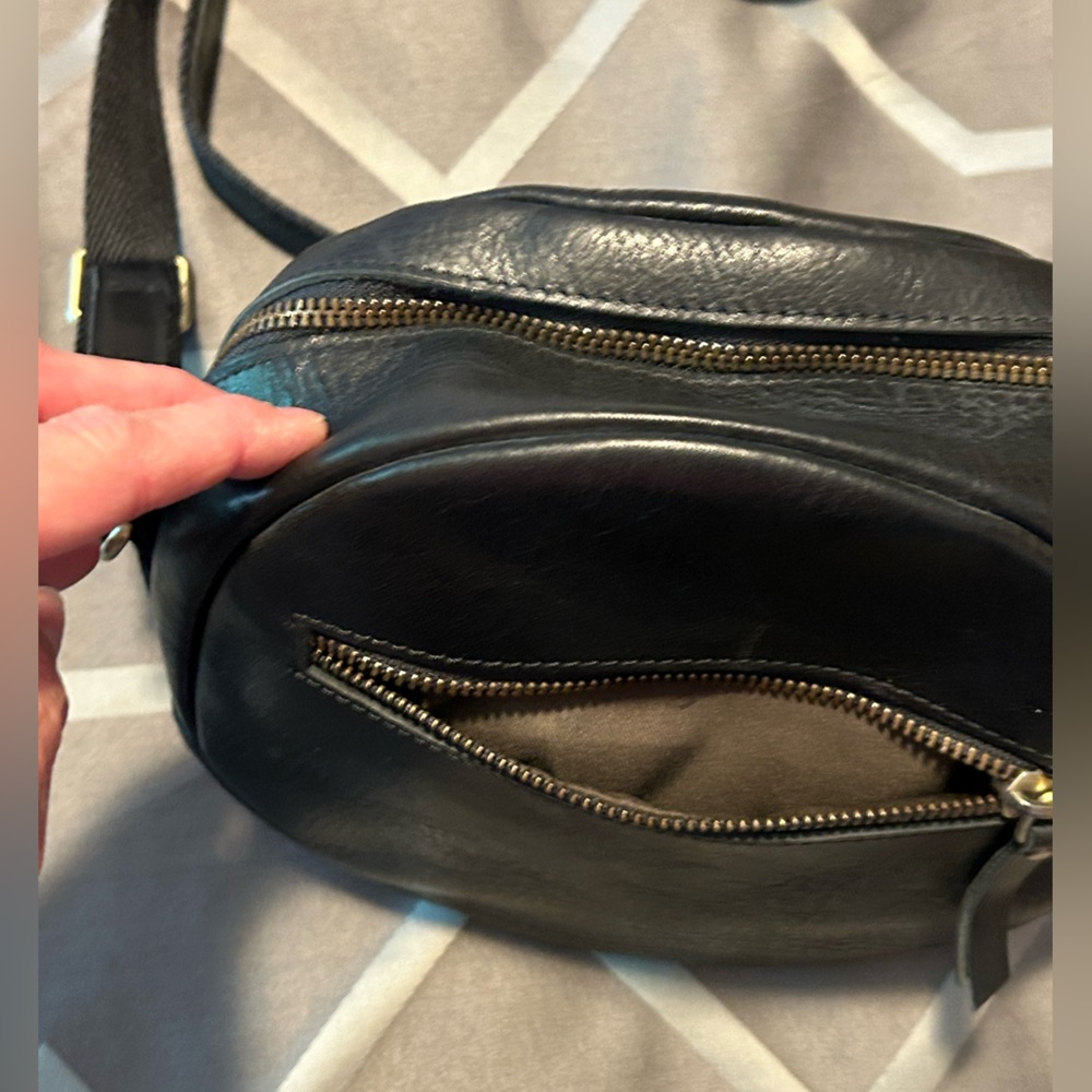 Elegant Black Round Leather Crossbody Bag by S-zone - Picture 4 of 11